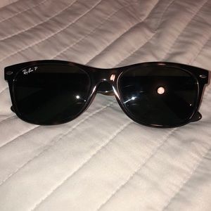 New Wayfarer Classic Polarized Ray-Ban Sunglasses
